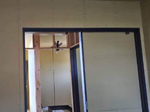 2F建具枠取り付け