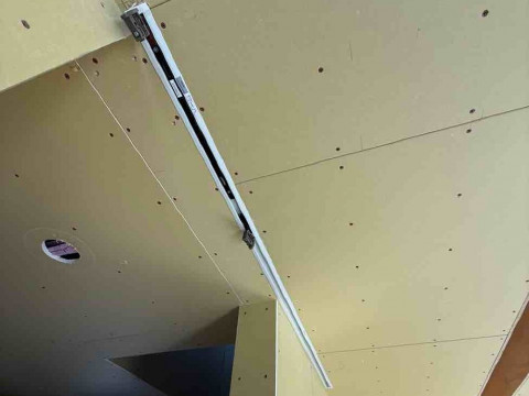 レール取り付け