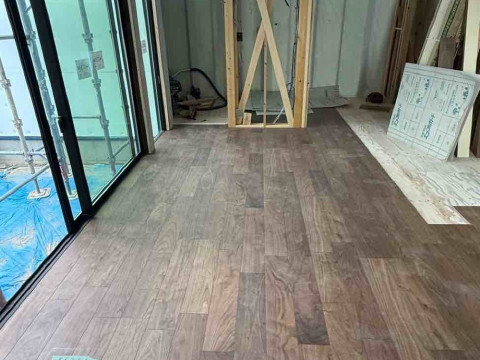 一階フロアの施工中