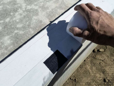 土台墨出し、防蟻シート施工