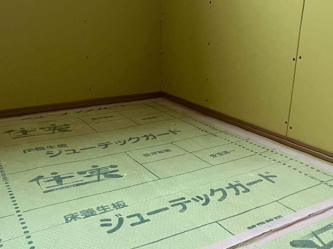 1F.2F巾木取り付け
