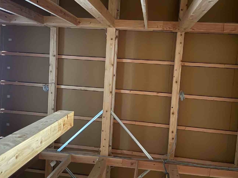 通気ダンボール　入隅下地　金物施工完了